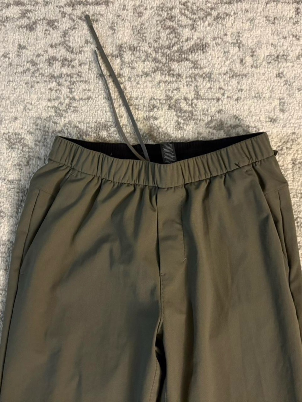 Women’s Small Lululemon Olive Green Trouser Pants - Picture 7 of 7
